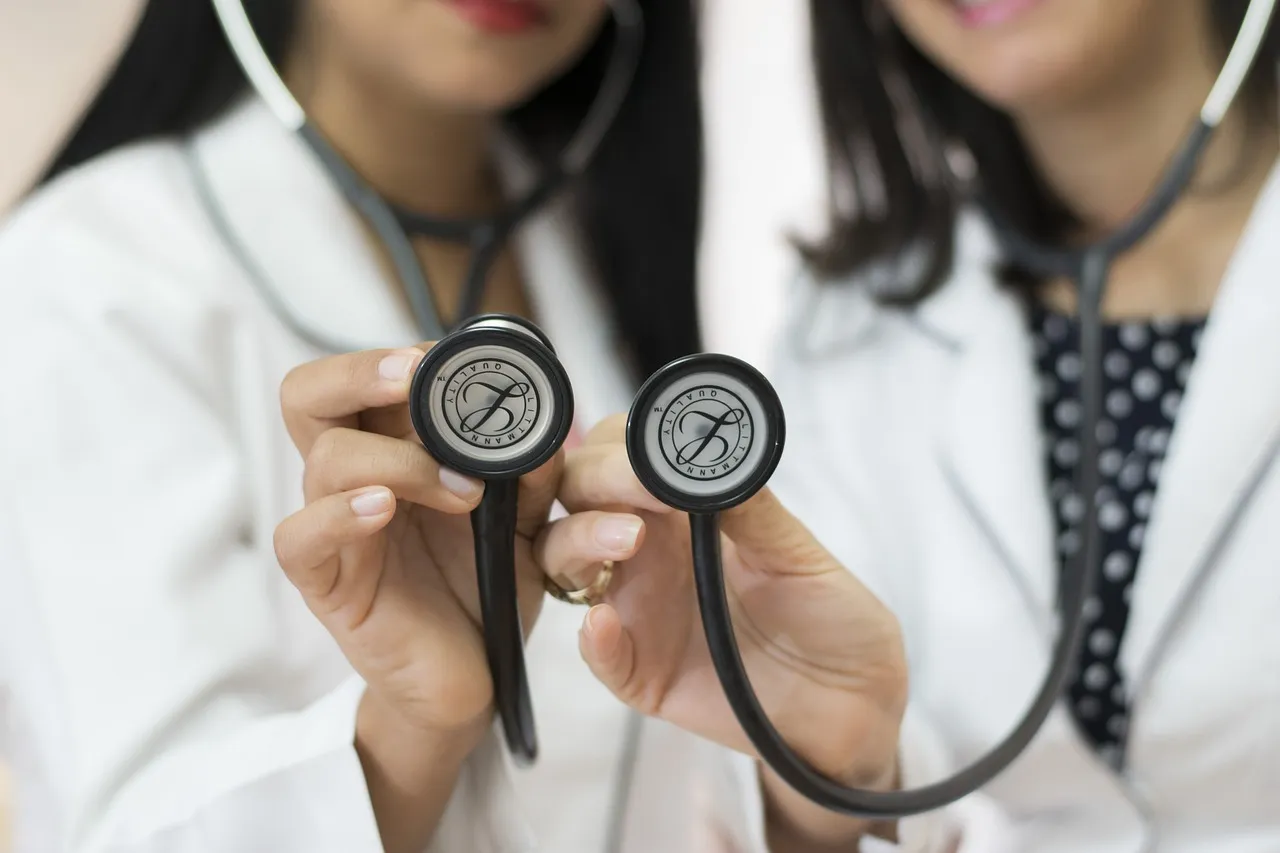 inzhiniring-tehnologiy-telemediciny-i-distancionnogo-obsluzhivaniya-uluchshenie-dostupnosti-i-kachestva-medicinskoy-pomoshchi